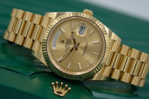 Review cực nhanh về chiếc đồng hồ rolex vàng Oyster Perpetual Day-Date 40