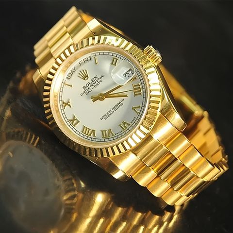 Có nên lựa chọn đồng hồ Rolex vàng 18K không?